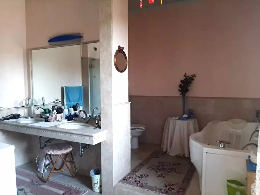 Immagine 21 di Villa in vendita  a Monzambano