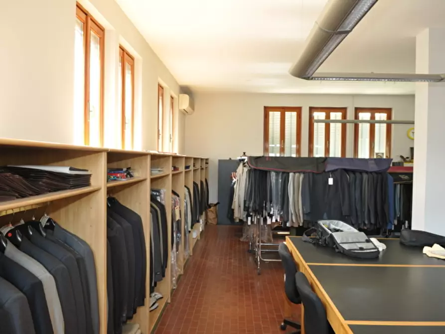 Immagine 29 di Villa in vendita  a Monzambano