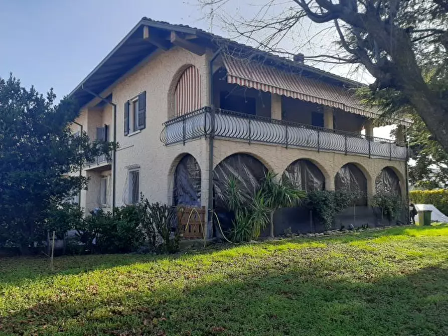 Immagine 35 di Villa in vendita  a Monzambano