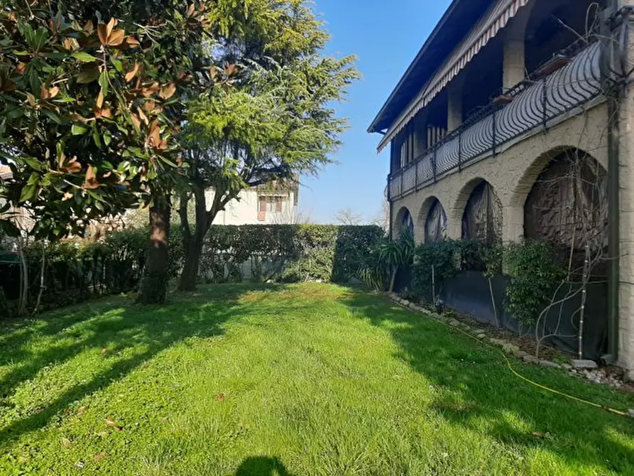 Immagine 36 di Villa in vendita  a Monzambano