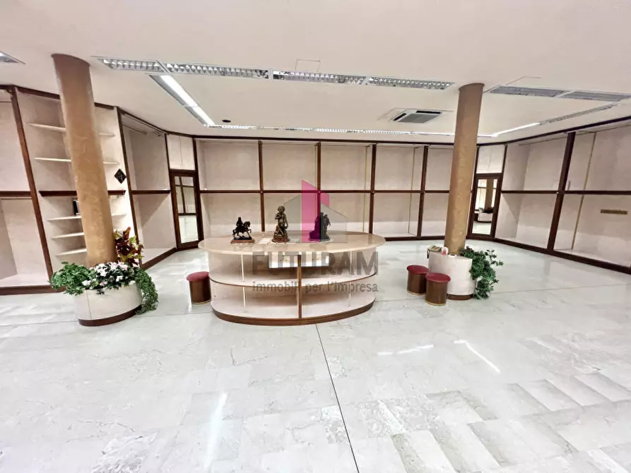 Immagine 3 di Capannone industriale in affitto  in Via Dante a Torri Di Quartesolo