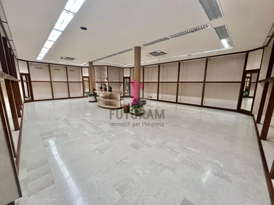 Immagine 4 di Capannone industriale in affitto  in Via Dante a Torri Di Quartesolo