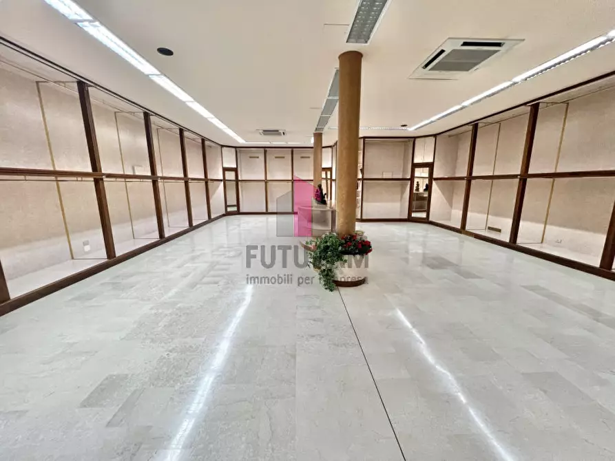 Immagine 5 di Capannone industriale in affitto  in Via Dante a Torri Di Quartesolo