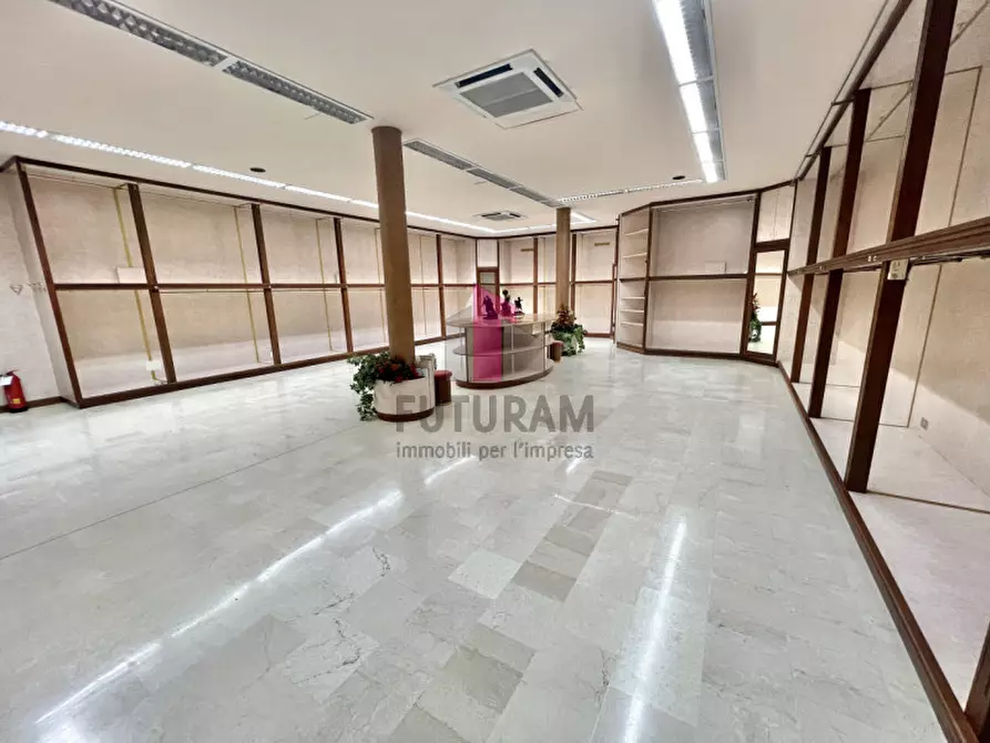 Immagine 6 di Capannone industriale in affitto  in Via Dante a Torri Di Quartesolo