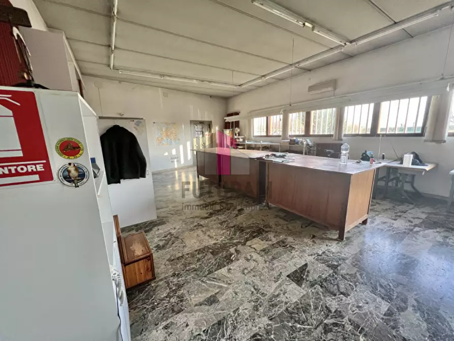 Immagine 15 di Capannone industriale in affitto  in Via Dante a Torri Di Quartesolo