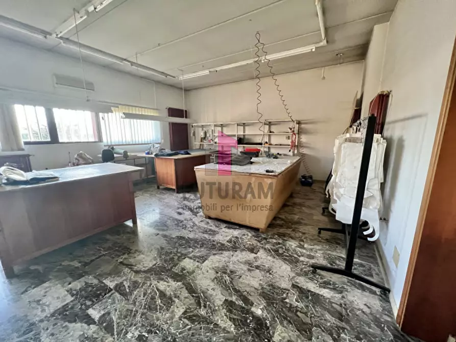 Immagine 17 di Capannone industriale in affitto  in Via Dante a Torri Di Quartesolo