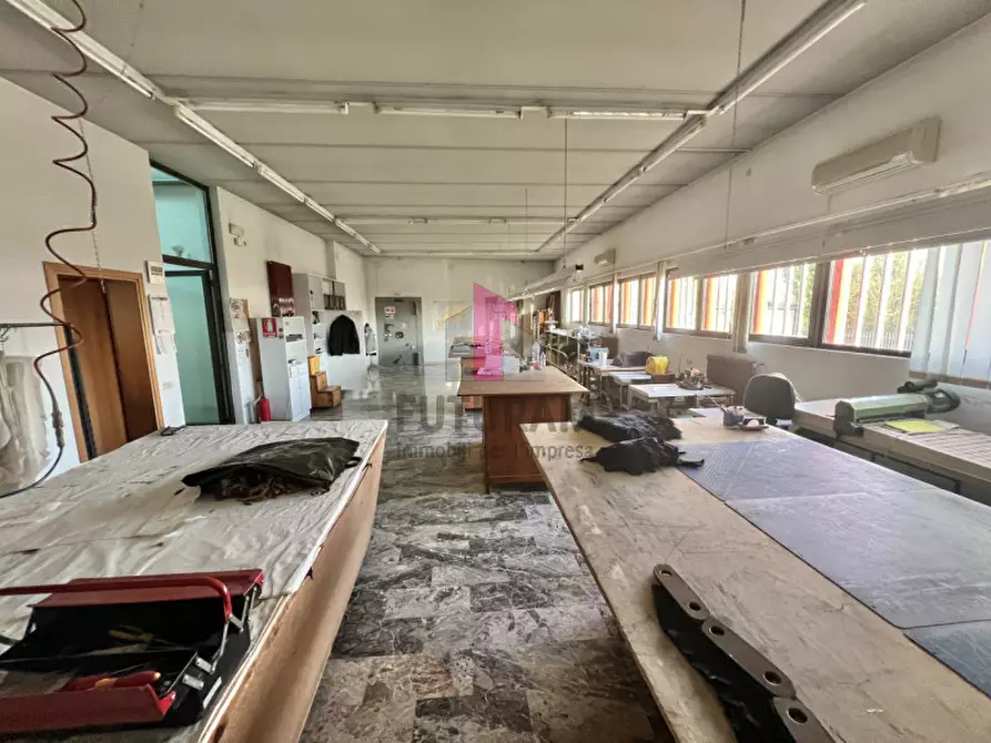 Immagine 18 di Capannone industriale in affitto  in Via Dante a Torri Di Quartesolo