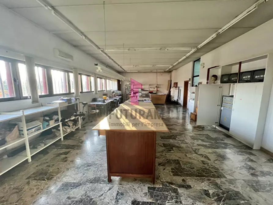 Immagine 19 di Capannone industriale in affitto  in Via Dante a Torri Di Quartesolo