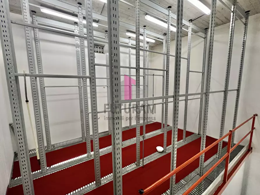 Immagine 22 di Capannone industriale in affitto  in Via Dante a Torri Di Quartesolo