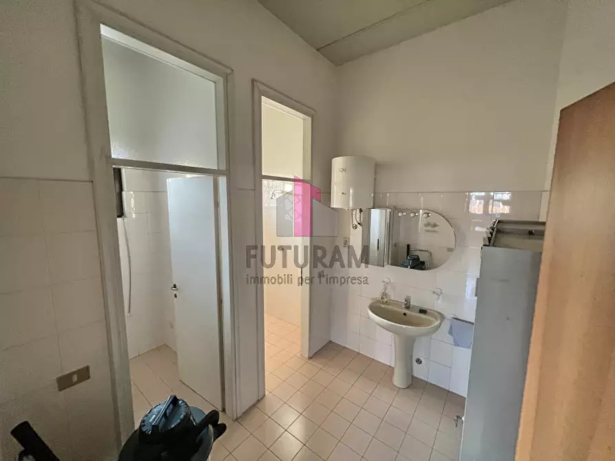 Immagine 23 di Capannone industriale in affitto  in Via Dante a Torri Di Quartesolo