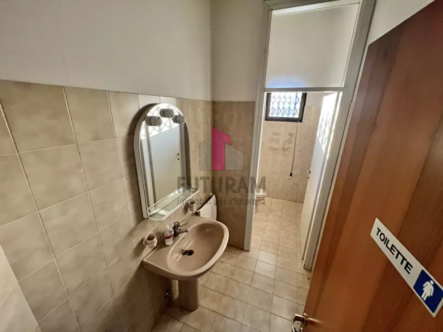 Immagine 24 di Capannone industriale in affitto  in Via Dante a Torri Di Quartesolo