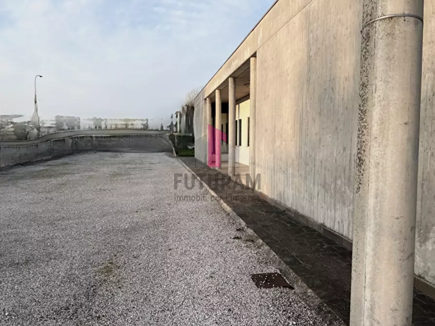 Immagine 25 di Capannone industriale in affitto  in Via Dante a Torri Di Quartesolo