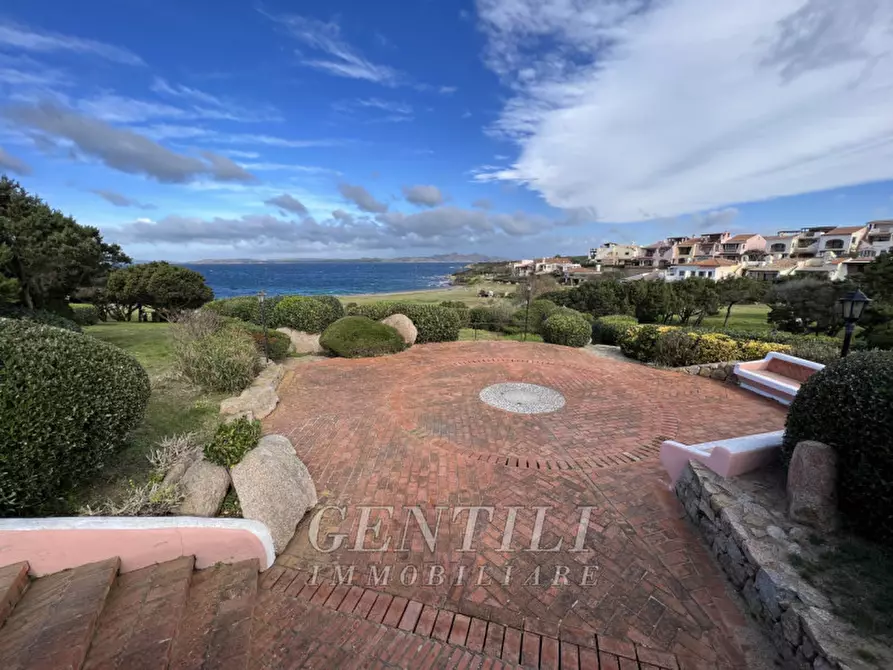 Immagine 9 di Appartamento in vendita  a Arzachena