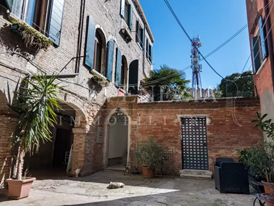 Immagine 13 di Appartamento in vendita  a Venezia