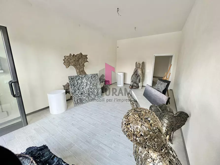 Immagine 2 di Negozio in affitto  in Via Antonibon a Nove