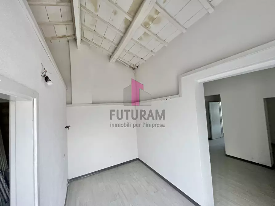 Immagine 8 di Negozio in affitto  in Via Antonibon a Nove