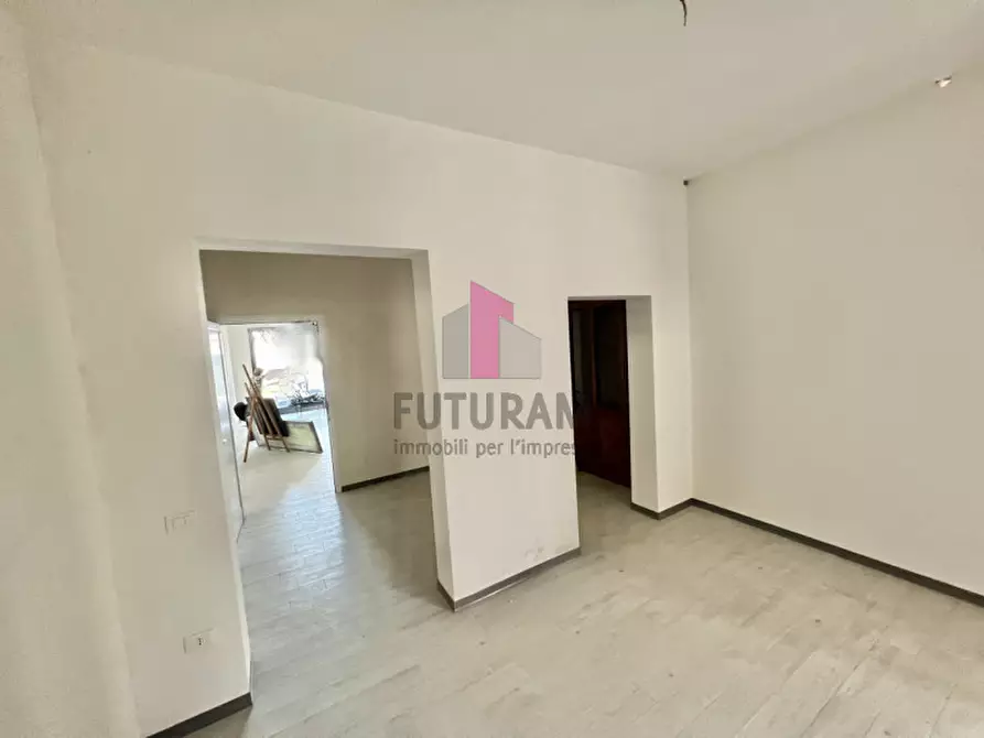 Immagine 9 di Negozio in affitto  in Via Antonibon a Nove