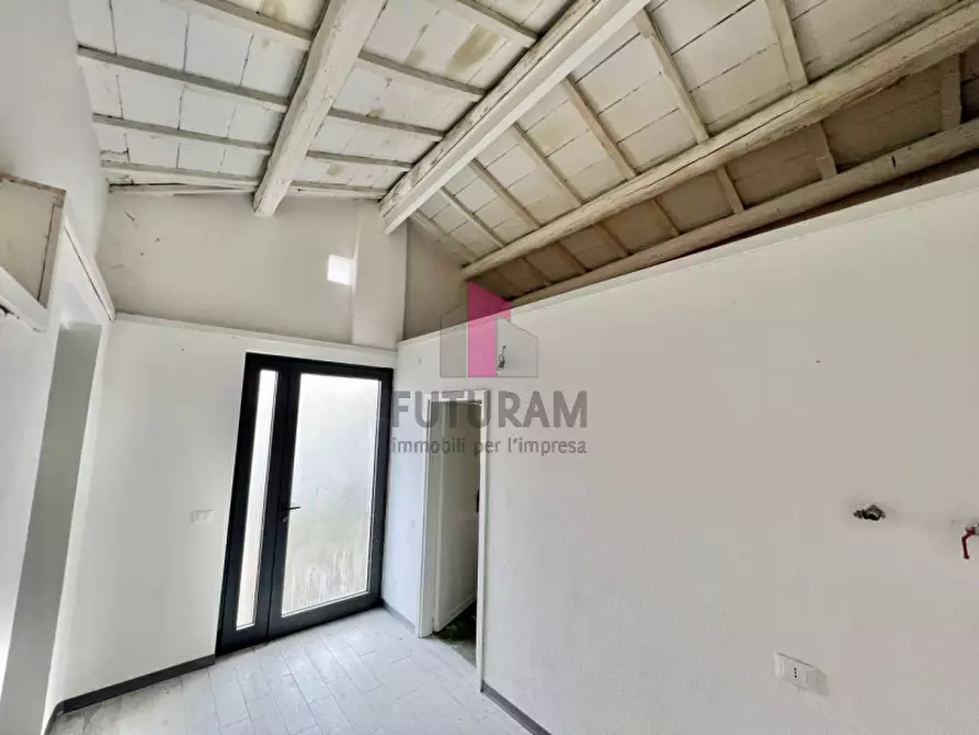 Immagine 11 di Negozio in affitto  in Via Antonibon a Nove