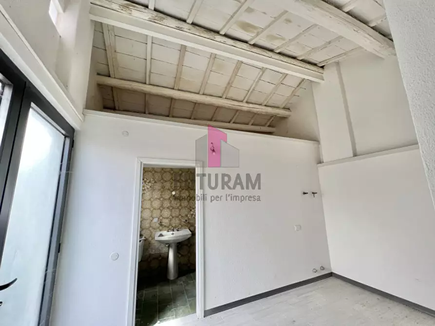 Immagine 12 di Negozio in affitto  in Via Antonibon a Nove