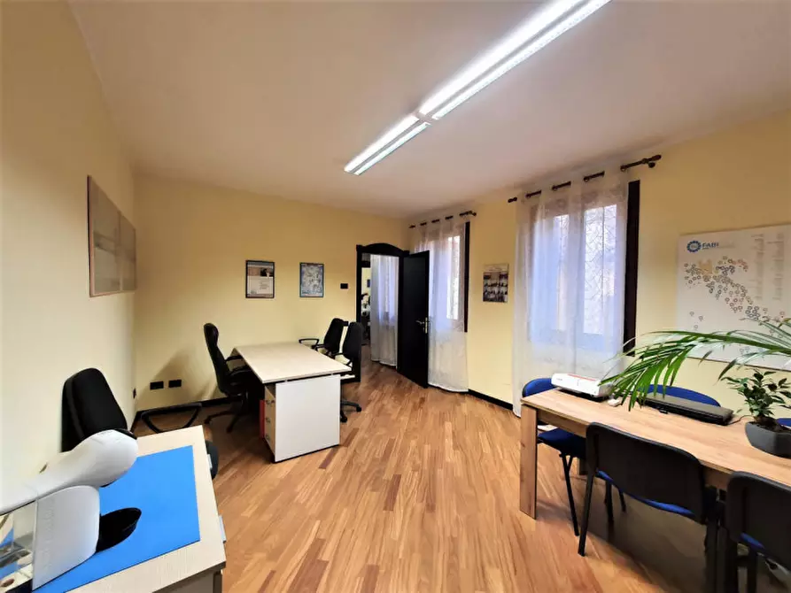 Immagine 6 di Ufficio in vendita  in Corso del popolo a Rovigo