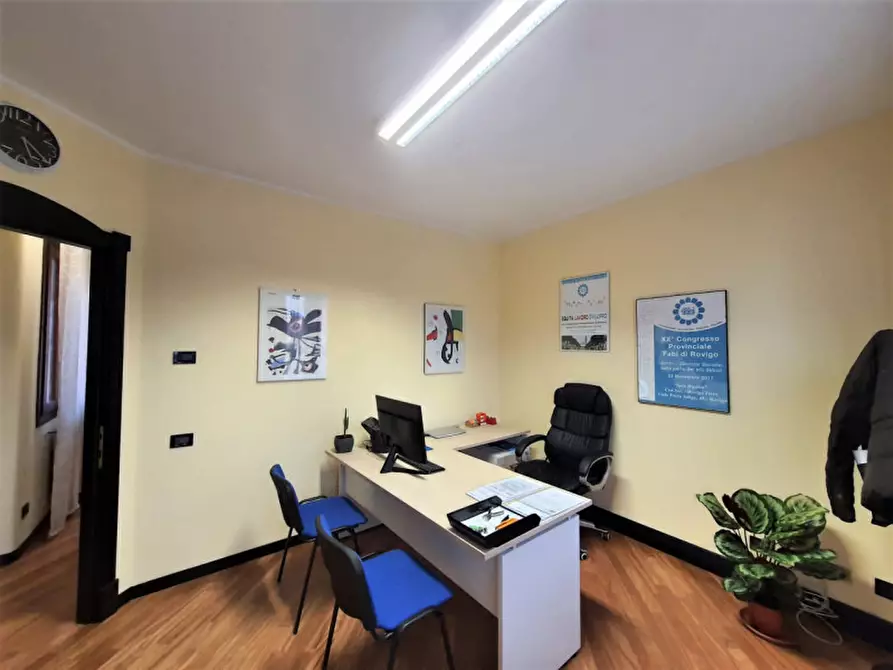 Immagine 10 di Ufficio in vendita  in Corso del popolo a Rovigo