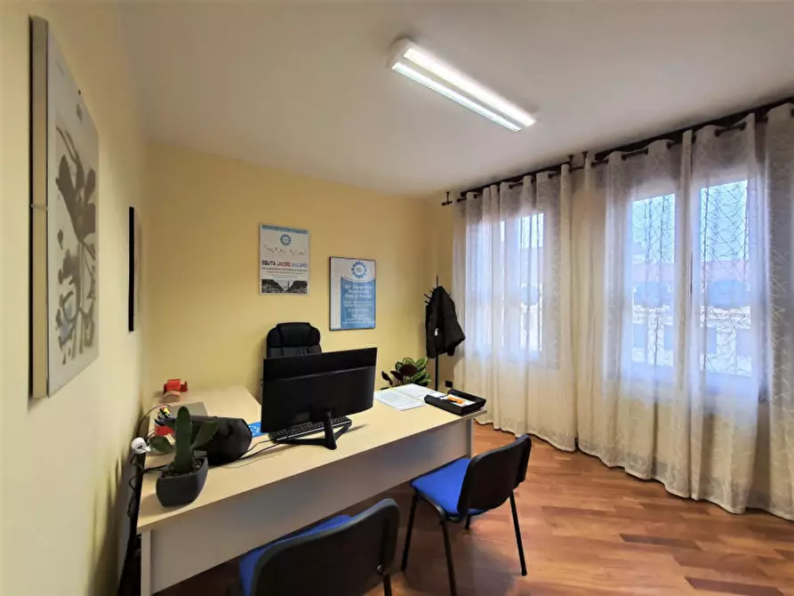 Immagine 11 di Ufficio in vendita  in Corso del popolo a Rovigo