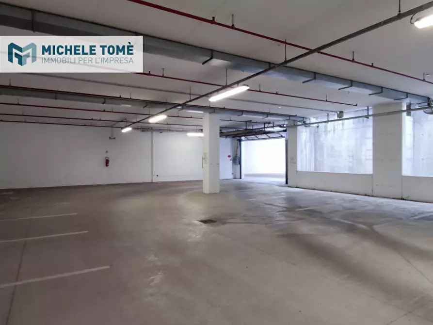 Immagine 3 di Magazzino in vendita  in via crivellin a Affi