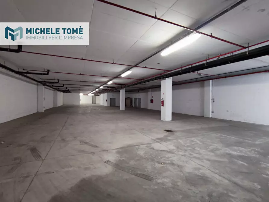 Immagine 9 di Magazzino in vendita  in via crivellin a Affi