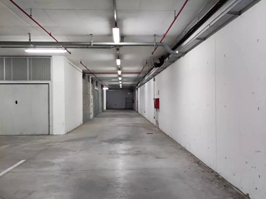 Immagine 1 di Magazzino in vendita  in via crivellin a Affi