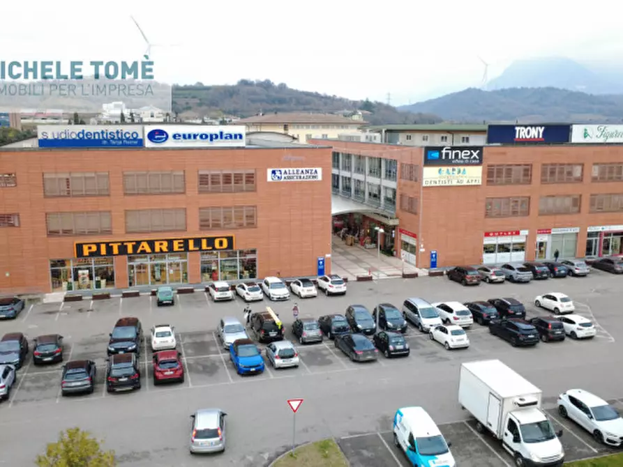 Immagine 1 di Magazzino in vendita  in via crivellin a Affi