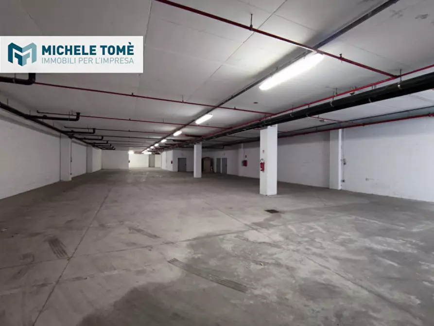 Immagine 12 di Magazzino in vendita  in via crivellin a Affi