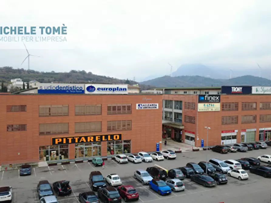 Immagine 1 di Magazzino in vendita  in via crivellin a Affi