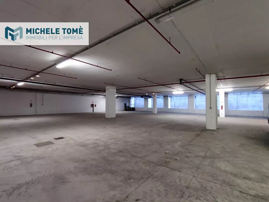 Immagine 2 di Magazzino in vendita  in via crivellin a Affi