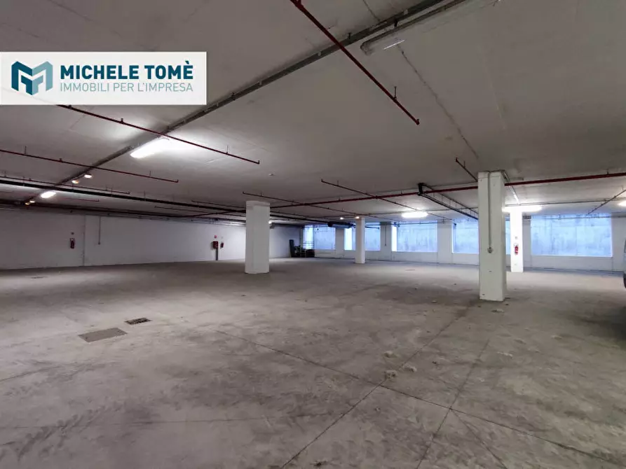 Immagine 3 di Magazzino in vendita  in via crivellin a Affi