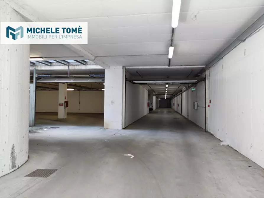 Immagine 8 di Magazzino in vendita  in via crivellin a Affi