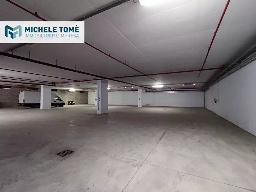 Immagine 9 di Magazzino in vendita  in via crivellin a Affi