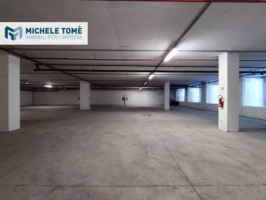 Immagine 9 di Magazzino in vendita  in via crivellin a Affi