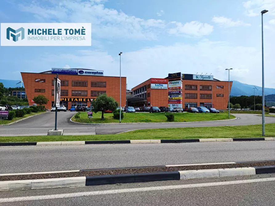 Immagine 9 di Magazzino in vendita  in via crivellin a Affi