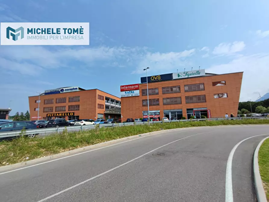 Immagine 12 di Magazzino in vendita  in via crivellin a Affi