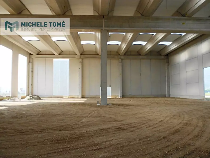 Immagine 1 di Capannone industriale in vendita  in località bisavola a Bardolino
