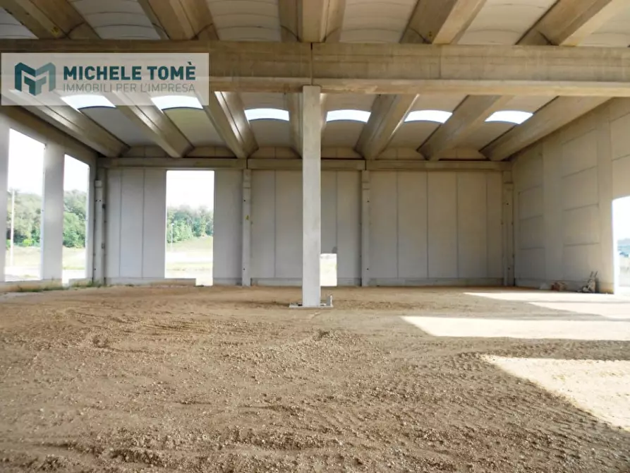 Immagine 2 di Capannone industriale in vendita  in località bisavola a Bardolino