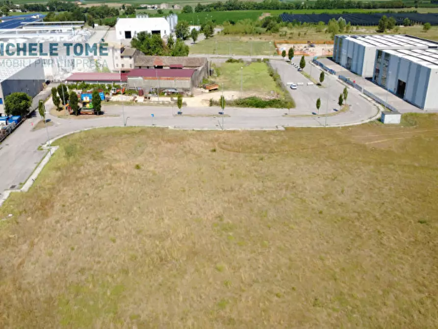 Immagine 1 di Terreno in vendita  in località bran a Caprino Veronese