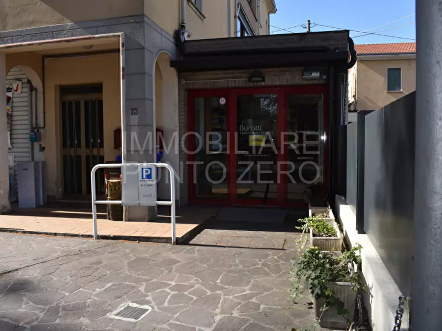 Immagine 1 di Negozio in vendita  in strada montanara a Parma