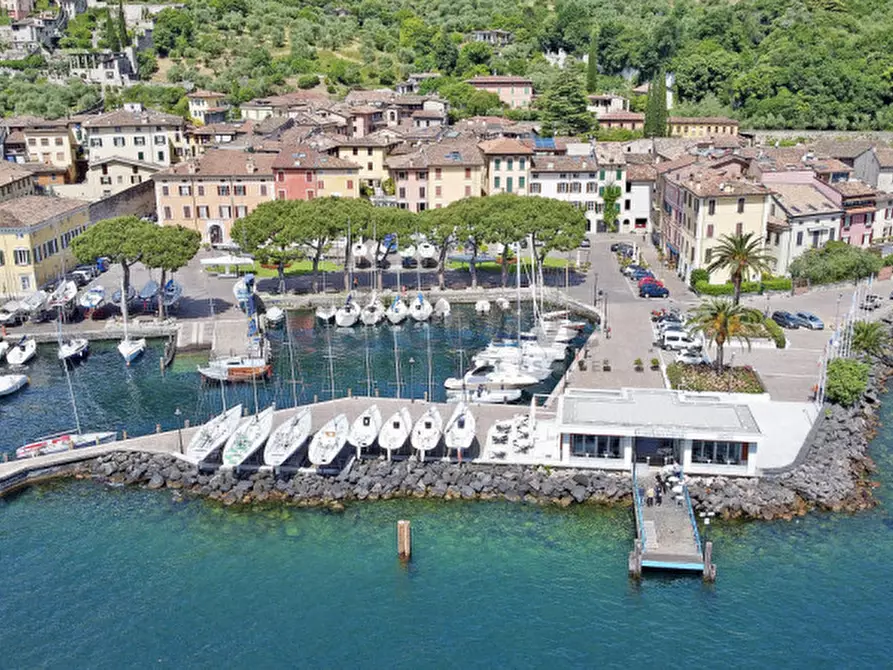 Immagine 1 di Casa indipendente in vendita  in Piazza Nazario Sauro 22 a Gargnano