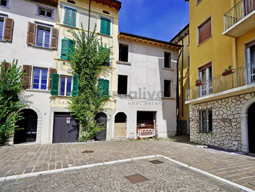 Immagine 2 di Casa indipendente in vendita  in Piazza Nazario Sauro 22 a Gargnano