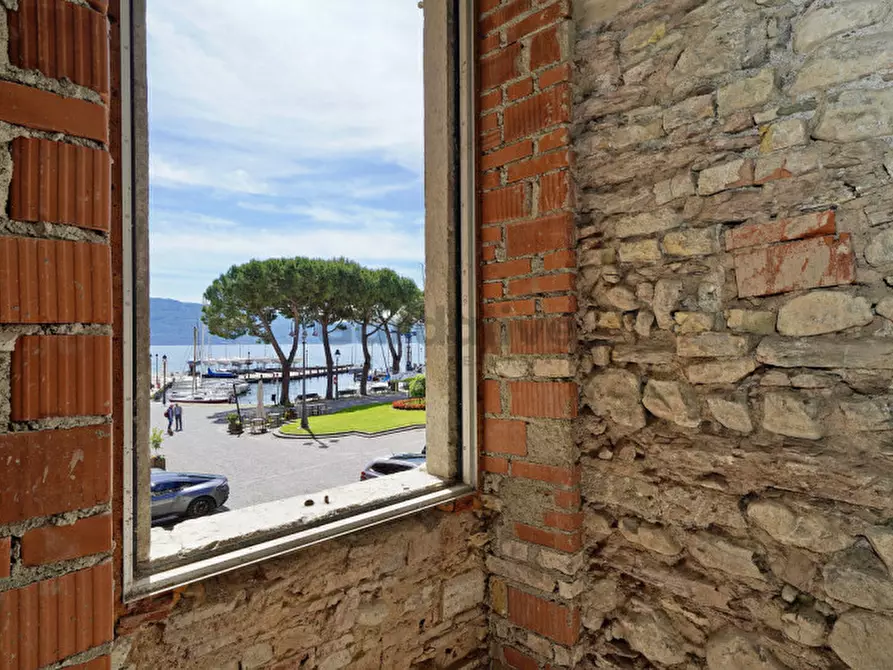 Immagine 3 di Casa indipendente in vendita  in Piazza Nazario Sauro 22 a Gargnano