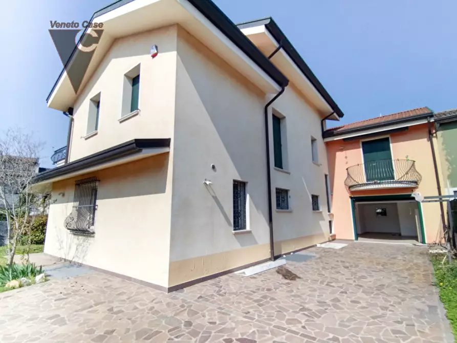 Immagine 2 di Villa in vendita  in Via Tiziano Vecellio 150 a Padova