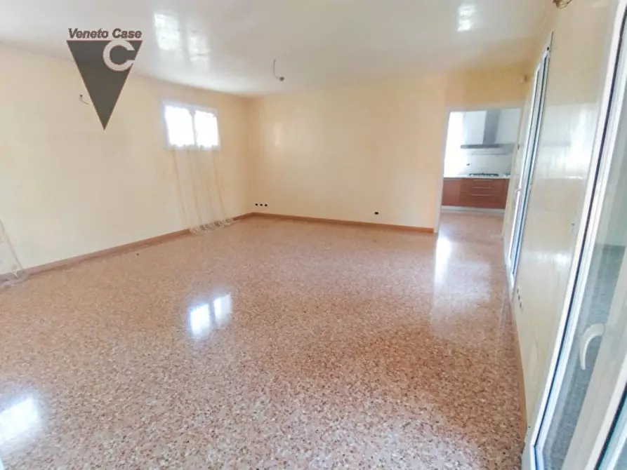 Immagine 3 di Villa in vendita  in Via Tiziano Vecellio 150 a Padova