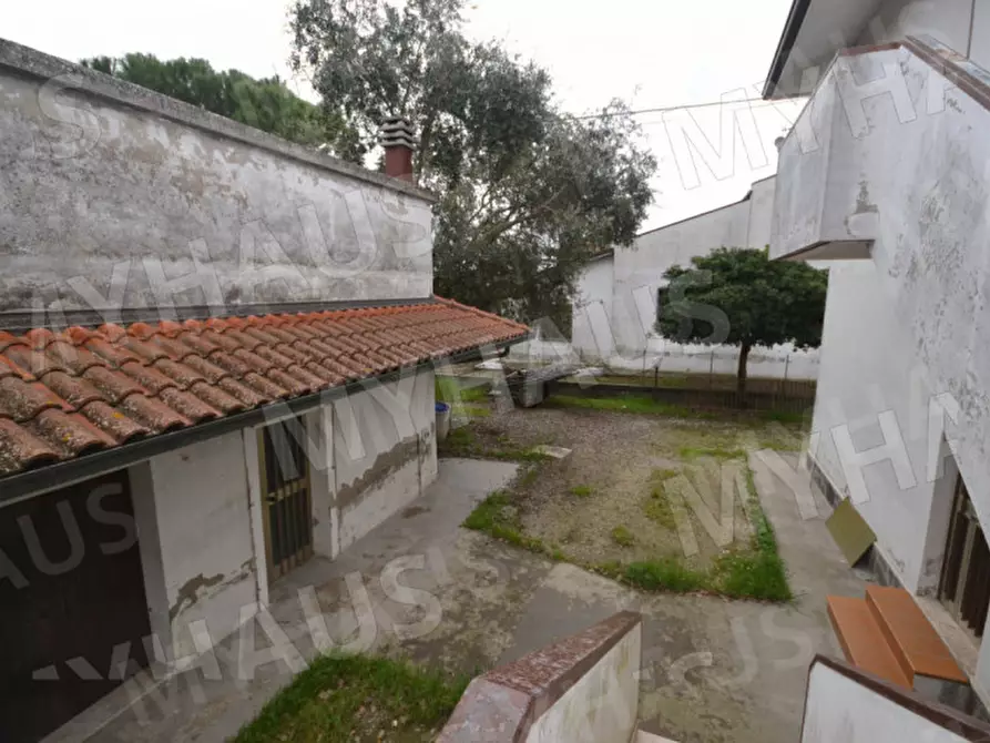 Immagine 8 di Villa in vendita  in VIA CESENATICO a Cesenatico