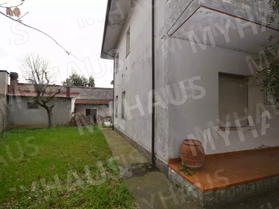 Immagine 10 di Villa in vendita  in VIA CESENATICO a Cesenatico